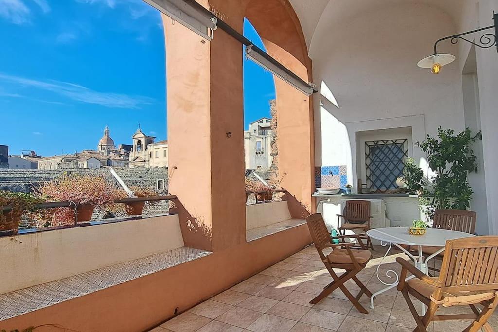 Finestre Sul Teatro - Catania - Parking Included Apartment Стая снимка